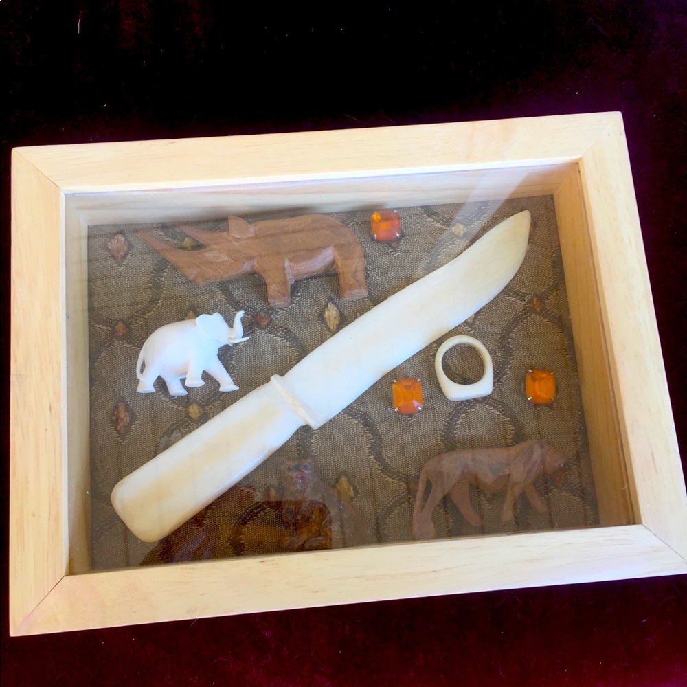 Safari themed shadow box in light blond wood, HP25